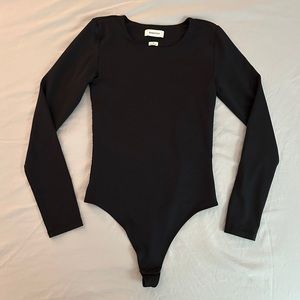 Aritzia Babaton Contour Crew Long Sleeve Bodysuit